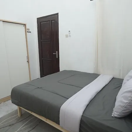 Casa De Vie Homestay Malang Exterior photo