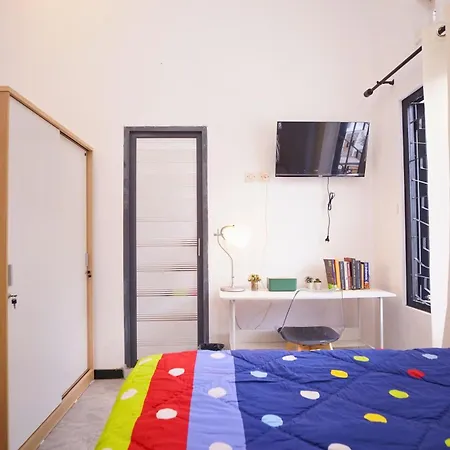 Casa De Vie Homestay Malang Exterior photo