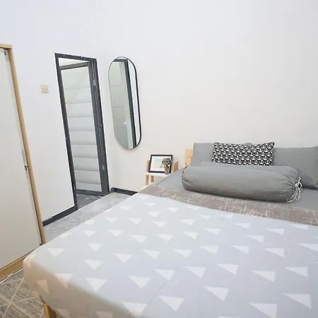 Casa De Vie Homestay Malang Exterior photo