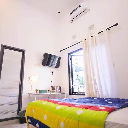 Casa De Vie Homestay Malang Exterior photo
