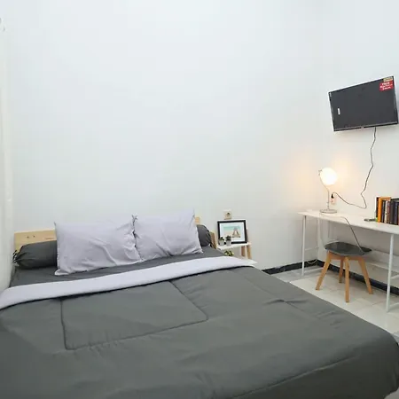 Casa De Vie Homestay Malang Exterior photo